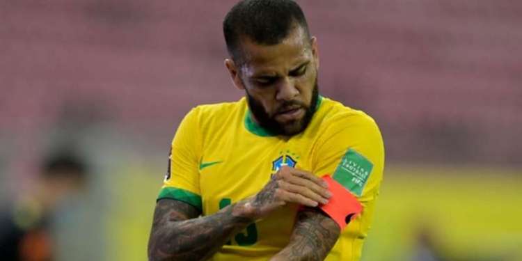 Flamengo espera ‘ok’ de Daniel Alves para apresentar contrato definitivo