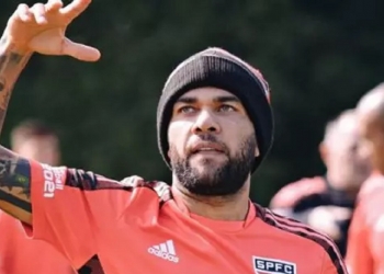 Empresários de Daniel Alves comentam sobre acerto com o Flamengo após fortes rumores na imprensa esportiva