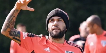 Empresários de Daniel Alves comentam sobre acerto com o Flamengo após fortes rumores na imprensa esportiva
