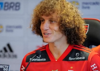 David Luiz pode estrear pelo Flamengo contra o Grêmio neste domingo (19) pelo Campeonato Brasileiro