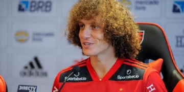David Luiz pode estrear pelo Flamengo contra o Grêmio neste domingo (19) pelo Campeonato Brasileiro