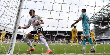 Rodrigo Muniz, cria do Flamengo, marca o seu primeiro gol na Europa após ser vendido ao Fulham, da Inglaterra