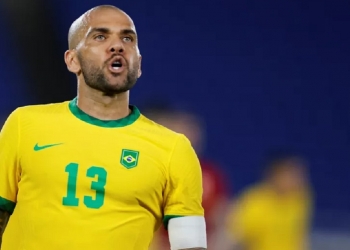 Daniel Alves aceita reduzir o seu salário para fechar contratação com o Flamengo e conseguir visibilidade para a Copa do Mundo de 2022