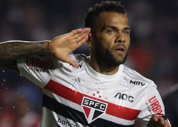 Flamengo ganha concorrência de pelo menos 6 times por Daniel Alves; propostas estão sobre a mesa em discussão por seus empresários