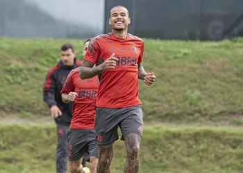 Kenedy deve estrear com a camisa do Flamengo neste domingo contra o Grêmio pelo Campeonato Brasileiro