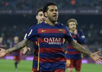 Flamengo ganha concorrência do Barcelona pela contratação de Daniel Alves, diz jornal da Espanha