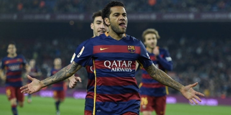 Flamengo ganha concorrência do Barcelona pela contratação de Daniel Alves, diz jornal da Espanha