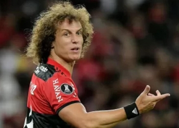 ‘Deu água na boca’: comentaristas da Globo ficam impressionados com estreia de David Luiz no Flamengo