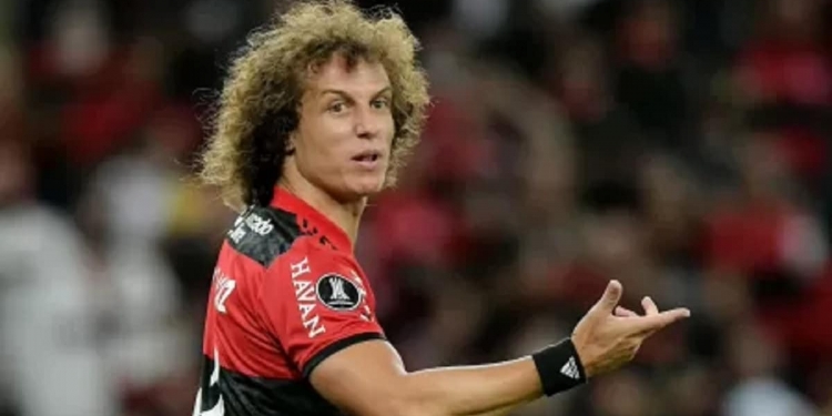 ‘Deu água na boca’: comentaristas da Globo ficam impressionados com estreia de David Luiz no Flamengo