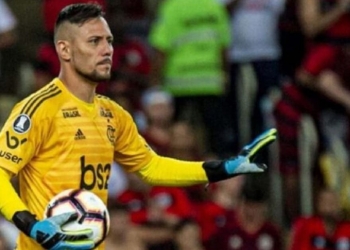 Jornalista diz que Diego Alves xingou Felipão durante confusão contra o Grêmio: ‘Velho gagá’