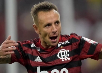 Rafinha chama a atenção ao indicar defensor do Flamengo em seu time ideal