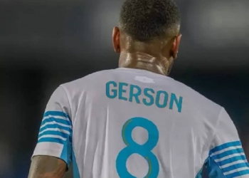 Jogadores do Olympique teriam se unido para ‘derrubar’ Gerson por ser ‘protegido’ de Sampaoli, diz imprensa francesa