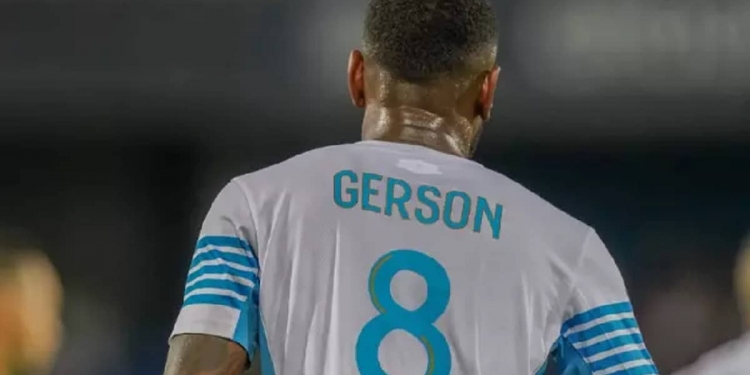 Jogadores do Olympique teriam se unido para ‘derrubar’ Gerson por ser ‘protegido’ de Sampaoli, diz imprensa francesa