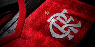 Volante do Flamengo pega os torcedores de surpresa ao anunciar o fim da carreira no futebol