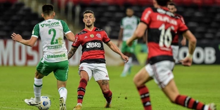Felipe Luis e Arrascaeta são fundamentais para números importantes no Flamengo