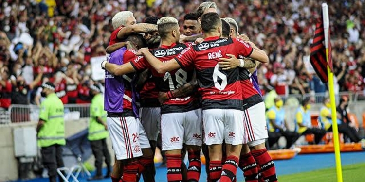 Desfalque de última hora e medalhão no banco de reservas: o bastidores do Flamengo para a decisão na Libertadores