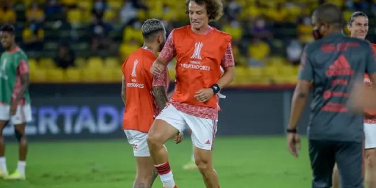 Desfalque de peso: David Luiz sente dores, é substituído e fala sobre lesão; exames serão realizados no CT Ninho do Urubu