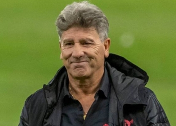 Flamengo quer se livrar de volante de Renato Gaúcho e busca interessados por sua contratação no mercado da bola