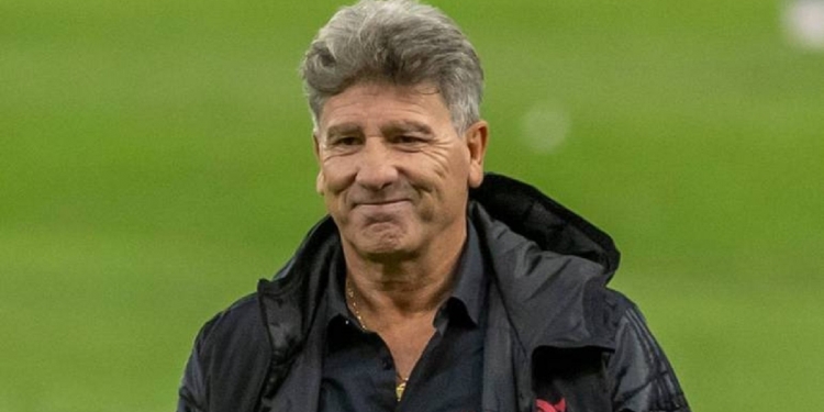 Flamengo quer se livrar de volante de Renato Gaúcho e busca interessados por sua contratação no mercado da bola