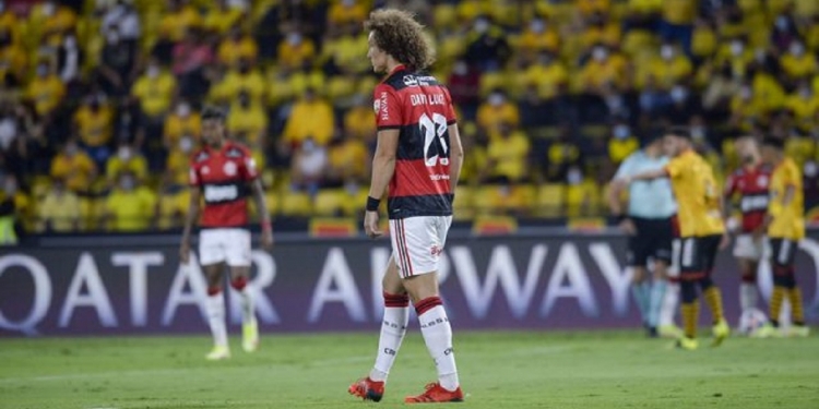 David Luiz disputa a final da Libertadores? Zagueiro foi diagnosticado com lesão e jornal especula prazo para a recuperação