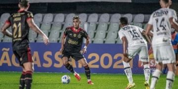 STJD aceita denúncia e agora vai julgar meia do Flamengo por atuar contra gigante da Série A