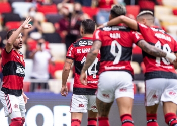 Melhores momentos: Flamengo atropela Athletico, assume a vice-liderança e continua vivo na briga pelo tricampeonato brasileiro