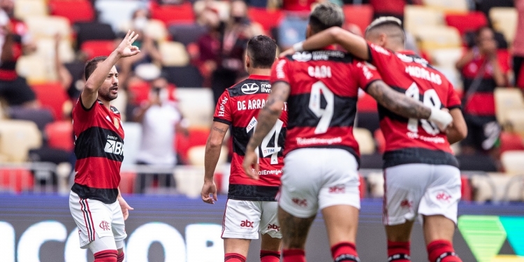 Melhores momentos: Flamengo atropela Athletico, assume a vice-liderança e continua vivo na briga pelo tricampeonato brasileiro