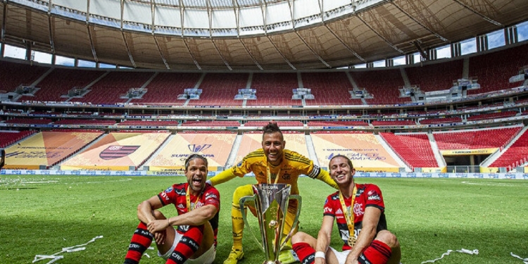 Divulgados os novos tempos dos contratos de Diego Alves, Diego Ribas e Filipe Luís após Flamengo acertar a renovação