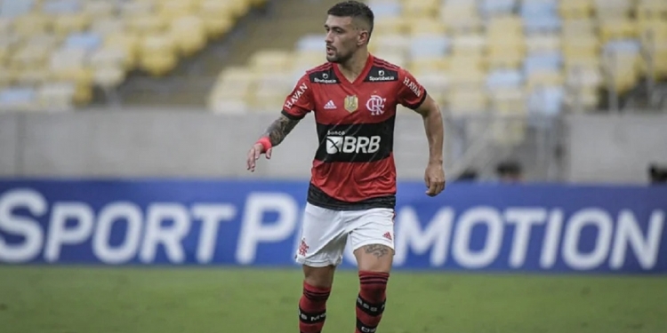 Flamengo está decidindo o futuro de Arrascaeta após renovar com trio de medalhões