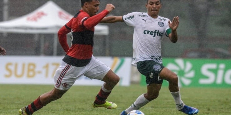 Flamengo cresce no sub-17 e aplica goleada sem piedade no Palmeiras