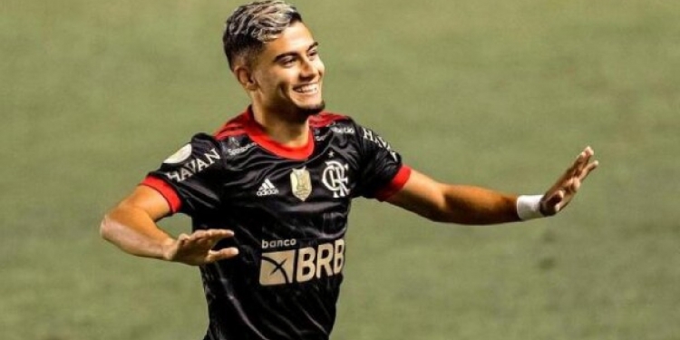 Arrependimento? Manchester United enaltece atuações de Andreas Pereira pelo Flamengo e admite: ‘Impressionado’