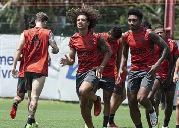 Lista com nome de 7 jogadores que devem deixar o Flamengo em barca na próxima temporada é discutida pelos torcedores