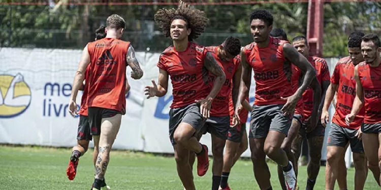 Lista com nome de 7 jogadores que devem deixar o Flamengo em barca na próxima temporada é discutida pelos torcedores