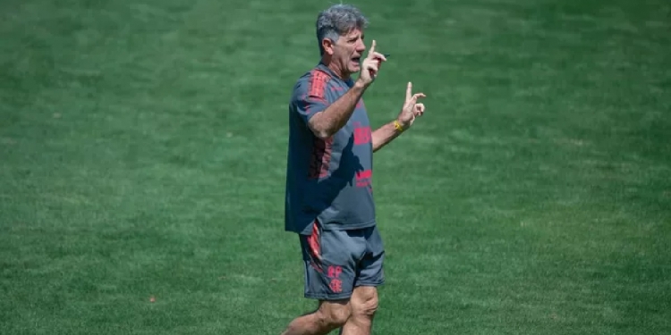 Flamengo ganha reforço de goleiro e lateral para a sequência da temporada