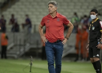 Renato Gaúcho perde a paciência e discute com jornalistas em coletiva de imprensa por ‘mentiras’ sobre o Flamengo