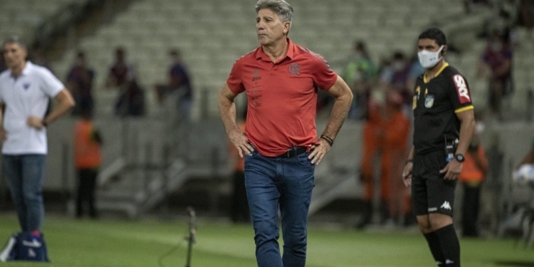 Renato Gaúcho perde a paciência e discute com jornalistas em coletiva de imprensa por ‘mentiras’ sobre o Flamengo
