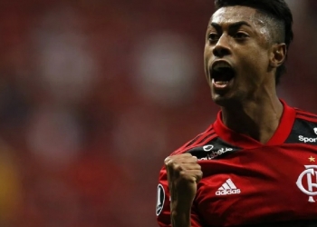 Torcedora processa Bruno Henrique em R$ 13 milhões por ser a ‘dona’ da expressão ‘Ôto Patamá’