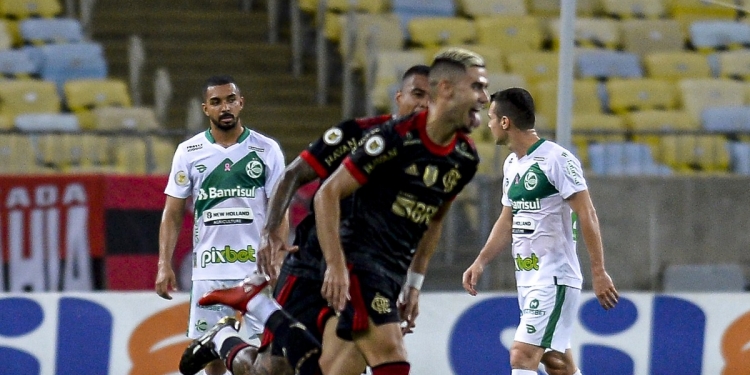 Melhores momentos: com pintura de Andreas Pereira e fim do jejum em gols de falta, Flamengo bate o Juventude e segue vivo no Brasileirão