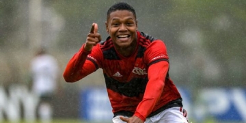 ‘Parece o Cristiano Ronaldo’: joia do Flamengo de R$ 600 milhões vira assunto nos principais jornais da Europa