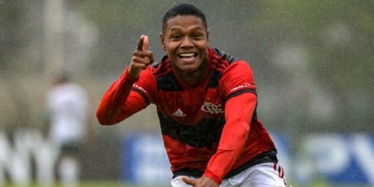 ‘Parece o Cristiano Ronaldo’: joia do Flamengo de R$ 600 milhões vira assunto nos principais jornais da Europa