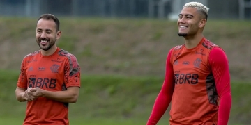 Everton Ribeiro e Gabigol voltam a treinar pelo Flamengo e devem estar em campo contra o Cuiabá no domingo