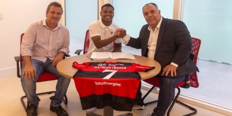 Flamengo renova com joia da base que recebeu destaque na imprensa europeia