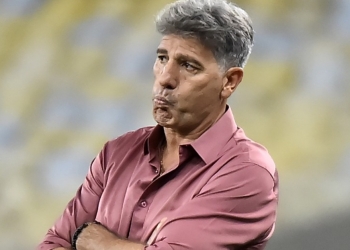 Após empate com gosto de derrota, Renato critica VAR, mas mantém discurso otimista
