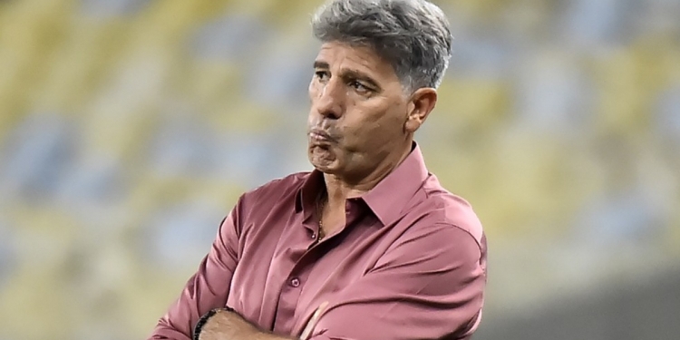 Após empate com gosto de derrota, Renato critica VAR, mas mantém discurso otimista