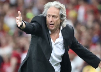 Diretoria do Benfica vai atrás de xodó do Flamengo após pedido pessoal feito pelo técnico Jorge Jesus