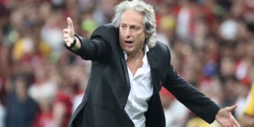 Diretoria do Benfica vai atrás de xodó do Flamengo após pedido pessoal feito pelo técnico Jorge Jesus