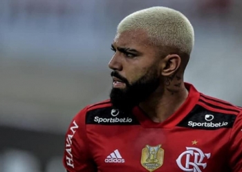 Gabigol emite nota oficial depois de ser agredido em jogo do Flamengo e ter família hostilizada