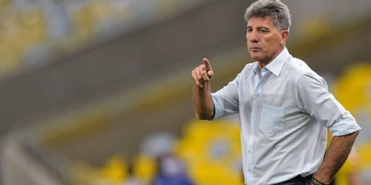 Renato releva críticas no comando do Flamengo e sai pela tangente ao ser questionado sobre demissão