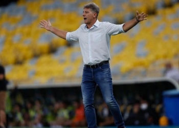 Renato Gaúcho faz as pazes com a torcida do Flamengo e rasga rubro-negros de elogios