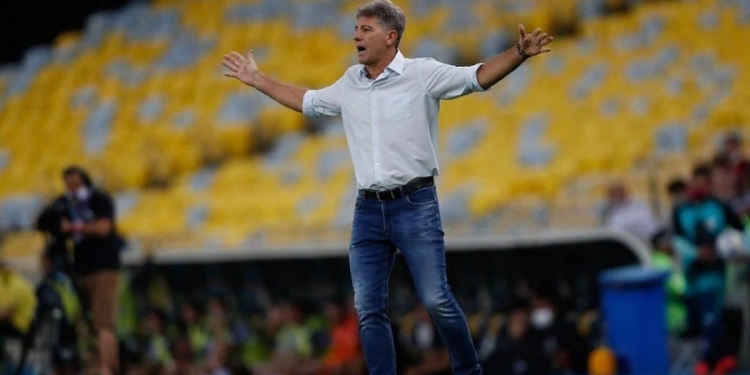 Renato Gaúcho faz as pazes com a torcida do Flamengo e rasga rubro-negros de elogios